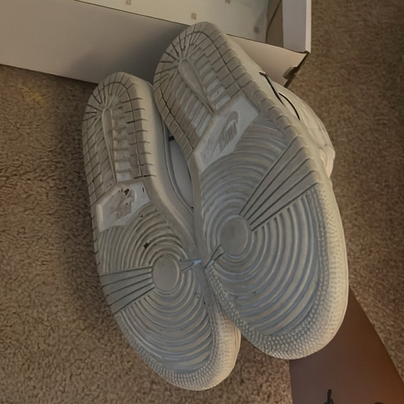 Wmns Air Jordan 1 Mid SE ‘Iridescent Trim’ - Picture 7 of 8